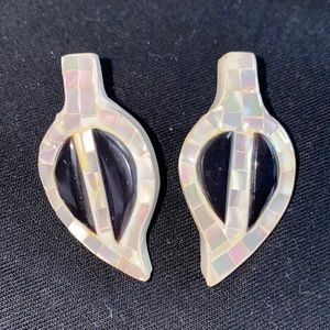 Mother of pearls earrings Onyx Leaf Mosaic inlay Vintage